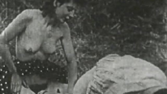 Kamilla se desnuda para lucir su porn vintage xxx coñito peludo