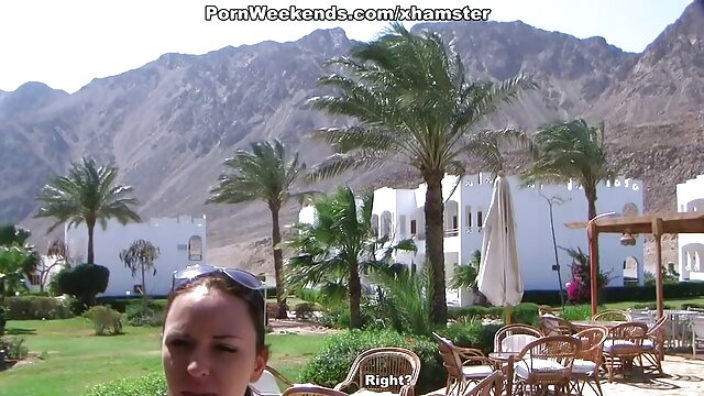 Mujer en silla en la habitación del hotel loan4k porn